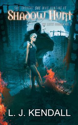 Shadow Hunt 192543009X Book Cover