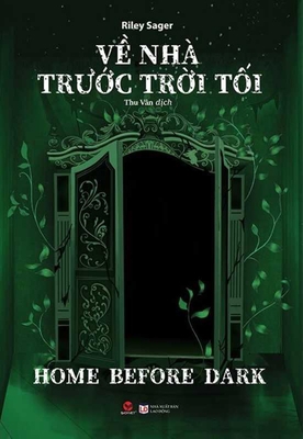 Home Before Dark [Vietnamese] 604343654X Book Cover