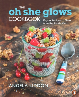 The Oh She Glows Cookbook: Vegan Recipes to Glo... 0143187228 Book Cover