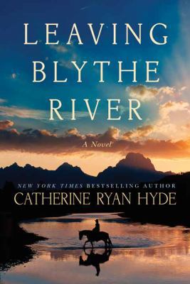 Leaving Blythe River [Large Print] 1683241746 Book Cover