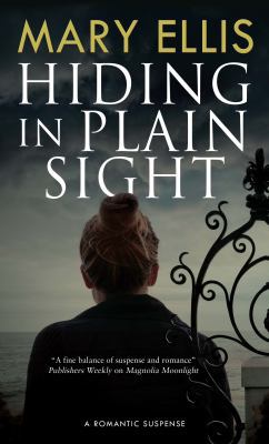 Hiding in Plain Sight [Large Print] 1432857142 Book Cover