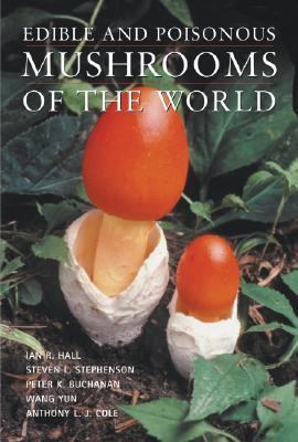 Edible and Poisonous Mushrooms of the World 0881925861 Book Cover