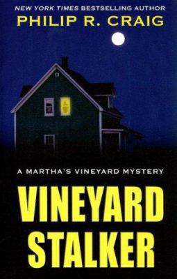 Vineyard Stalker (Martha's Vineyard Mysteries) [Large Print] 0786295112 Book Cover