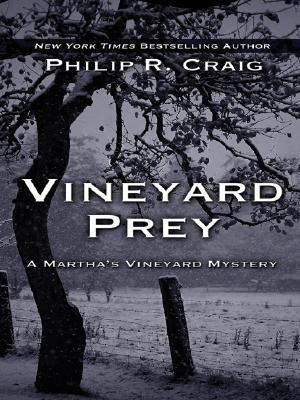 Vineyard Prey: A Martha's Vineyard Mystery [Large Print] 0786276142 Book Cover