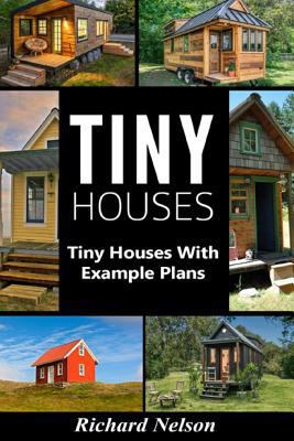 Paperback Tiny Houses: Tiny House Living with Example Plans Book