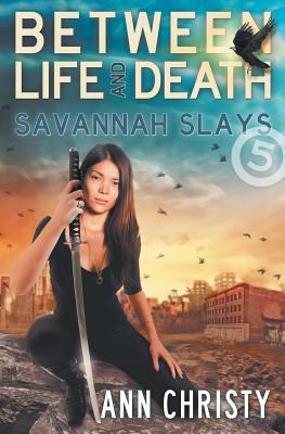 Between Life and Death: Savannah Slays 1730911420 Book Cover