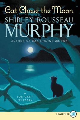 Cat Chase the Moon: A Joe Grey Mystery [Large Print] 0062845748 Book Cover