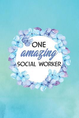 One Amazing Social Worker 1091768501 Book Cover