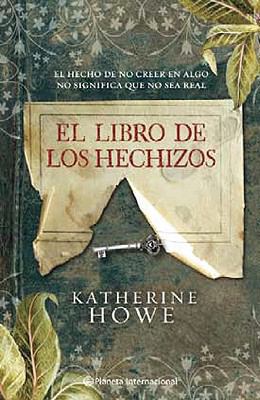 El Libro de los Hechizos = The Book of Spells [Spanish] 6070704339 Book Cover