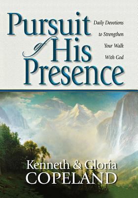 Pursuit of His Presence: Daily Devotions to Str... 1575624354 Book Cover