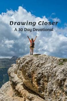 Paperback Drawing Closer: A 30 Day Devotional Book