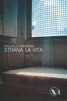 Paperback Strana la vita [Italian] Book