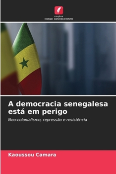 Paperback A democracia senegalesa está em perigo [Portuguese] Book