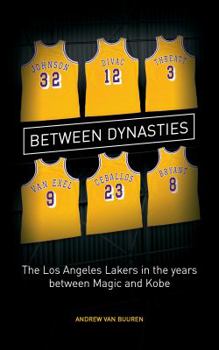 Paperback Between Dynasties: The Los Angeles Lakers in the years between Magic and Kobe Book