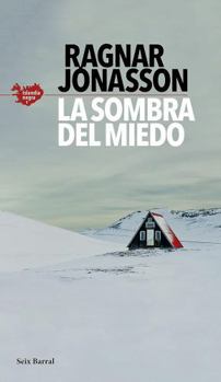 Paperback La sombra del miedo (Serie Islandia Negra 1) [Spanish] Book