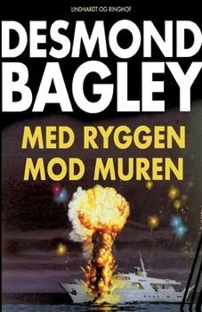 Paperback Med ryggen mod muren [Danish] Book