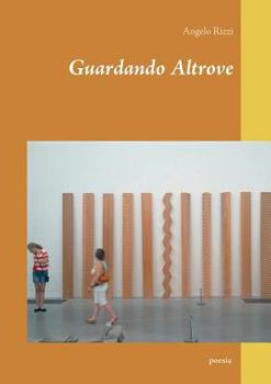 Paperback Guardando altrove [Italian] Book