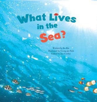 Paperback What Lives in the Sea?: Marine Life Book