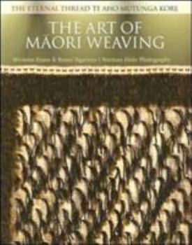 Paperback The Art of Maori Weaving: The Eternal Thread / Te Aho Mutunga Kore Book