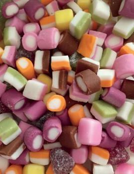 Paperback Sweet treats Notebook: Large size wide ruled notebook for all your notes, writing and jottings. 150 pages Book