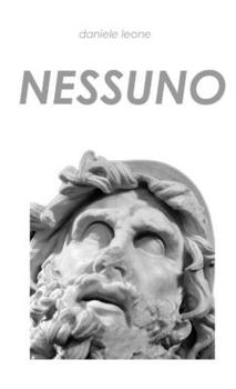 Paperback Nessuno [Italian] Book