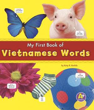 Paperback My First Book of Vietnamese Words [Vietnamese] Book