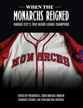 Paperback When the Monarchs Reigned: Kansas City's 1942 Negro League Champions Book