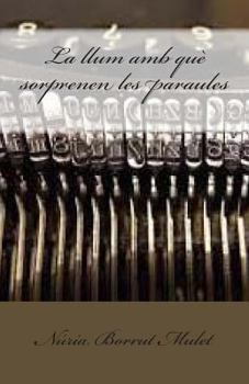 Paperback La llum amb què sorprenen les paraules [Catalan] Book