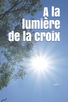 Paperback A la lumière de la croix [French] Book
