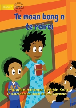 Paperback First Day at School - Te moan bong n te reirei (Te Kiribati) Book