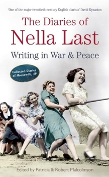 Paperback The Diaries of Nella Last: Writing in War and Peace Book