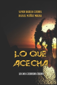 Paperback Lo que acecha: Los dos guerreros íberos [Spanish] Book