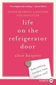 Paperback Life on the Refrigerator Door: Notes Between a Mother and Daughter, a Novel [Large Print] Book