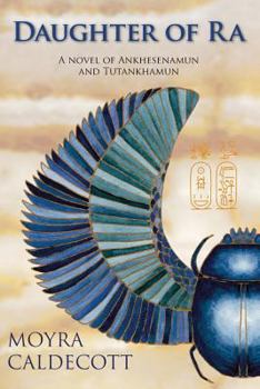 Paperback Daughter of Ra: Ankhesenamun and Tutankhamun - A Novel [Large Print] Book