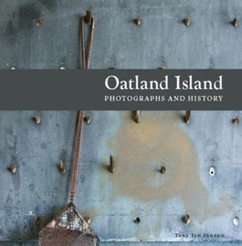 Paperback Oatland Island: Photographs and History Book