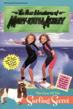 Paperback The Case of the Surfing Secret [With 2 Mary-Kate & Ashley Photos] Book