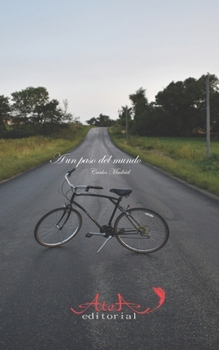 Paperback A un paso del mundo [Spanish] Book