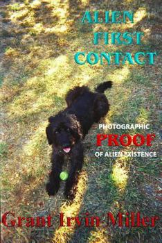 Paperback Alien First Contact: Photographic Proof of Alien Existence Book