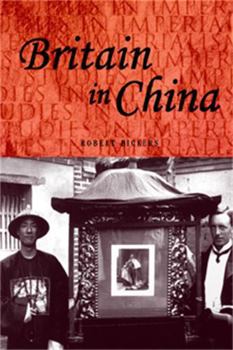 Paperback Britain in China: Community, Culture and Colonialism, 1900-49 Book