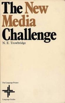 Paperback The new media challenge (Language guides) Book