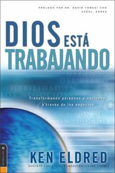 Paperback Dios Esta Trabajando: Transformando Personas y Naciones A Traves de los Negocios [Spanish] Book