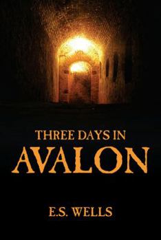 Paperback Three Days in Avalon Book