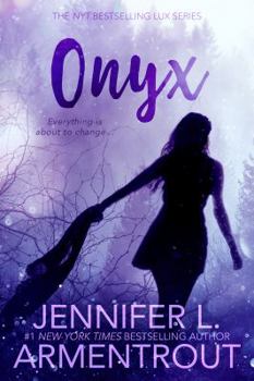 Paperback Onyx: A Lux Novel Book