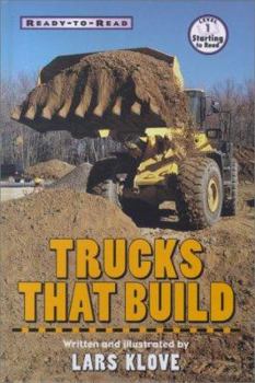 Paperback TRUCKS THAT BUILD (Ready-To-Reads) Book