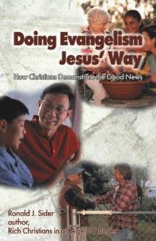 Paperback Doing Evangelism Jesus' Way: How Christians Demonstrate the Good News Book