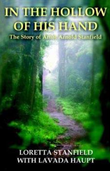 Paperback In the Hollow of His Hand: The Story of Artist Arnold Stanfield Book