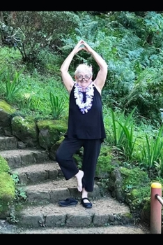 Paperback Psychic Journey: Thru the Mists Book