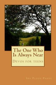 Paperback The one who is always near Book
