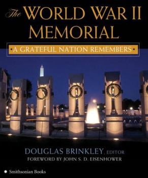 Paperback The World War II Memorial: A Grateful Nation Remembers Book