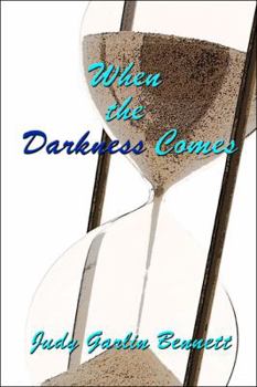 Paperback When the Darkness Comes Book